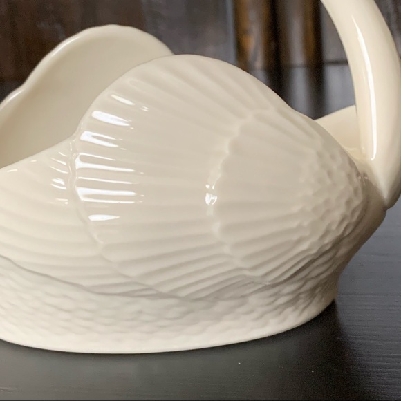 Lenox Open Tail Swan Basket - Picture 5 of 13
